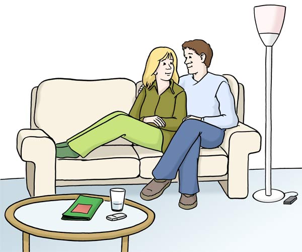 Mann und Frau auf dem Sofa